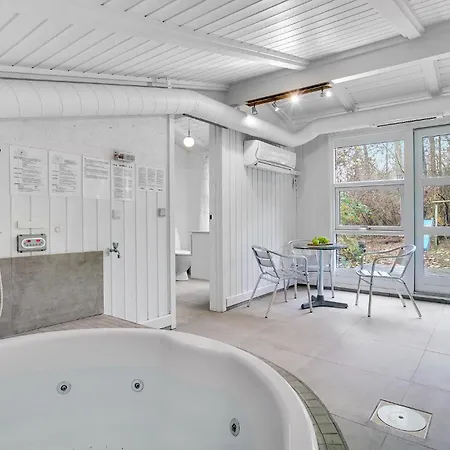 4 Bedroom Cozy In Nykobing Sj 펜션 *