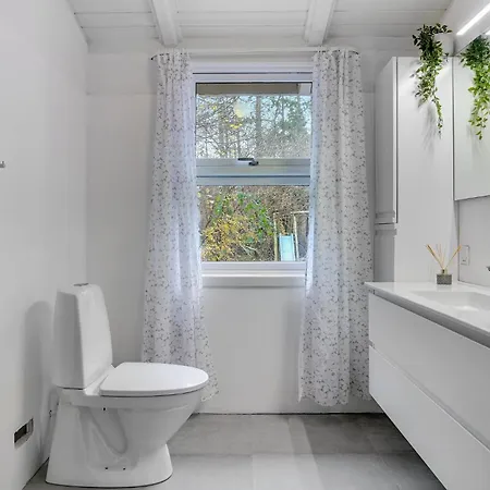 4 Bedroom Cozy In Nykobing Sj بيت للعطل