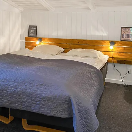 펜션 4 Bedroom Cozy In Nykobing Sj Klint