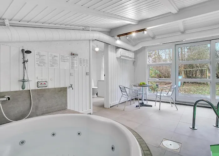 4 Bedroom Cozy In Nykobing Sj בית נופש *